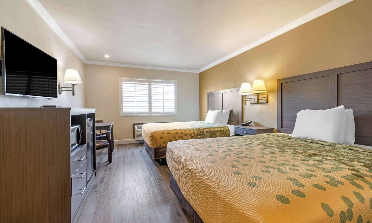 Moreno Valley Hotel | Econo Lodge Moreno Valley