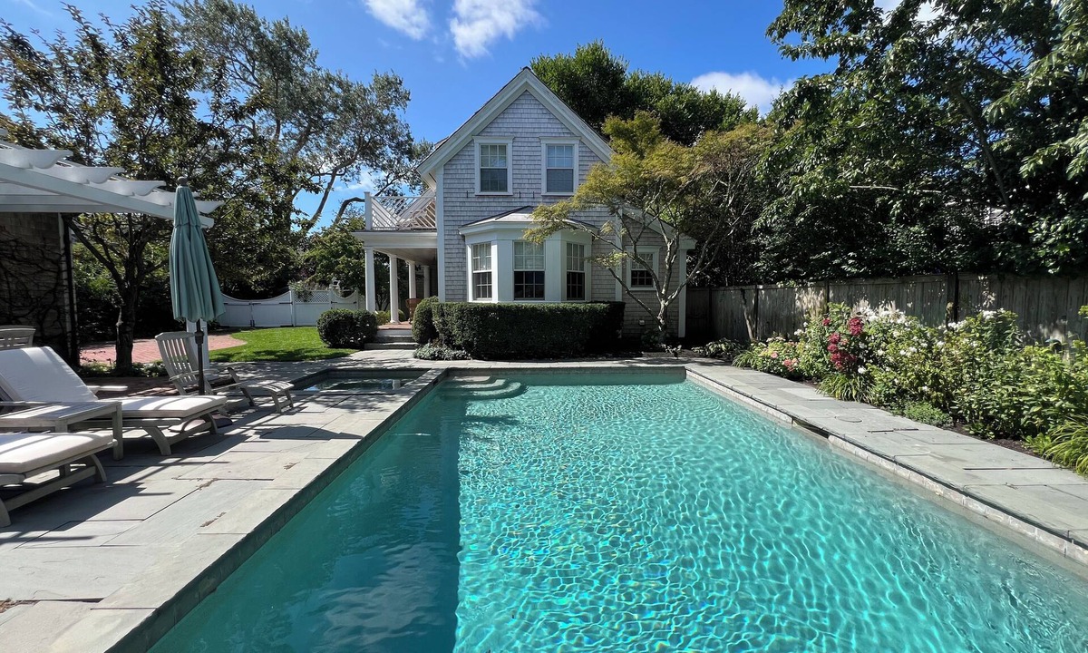 Edgartown House | Edgartown close to beach and town 6BD with Pool and Hot Tub