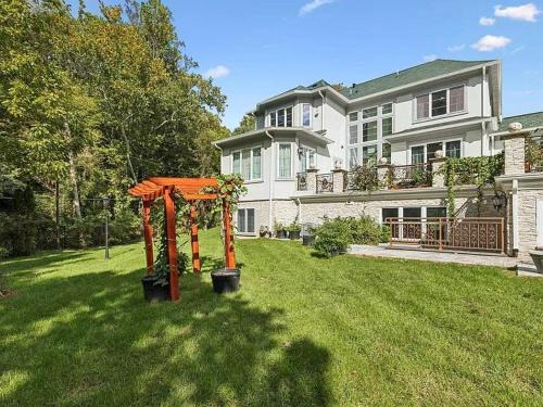 McLean House | Elegant 7BR Retreat Cinema BBQ Views