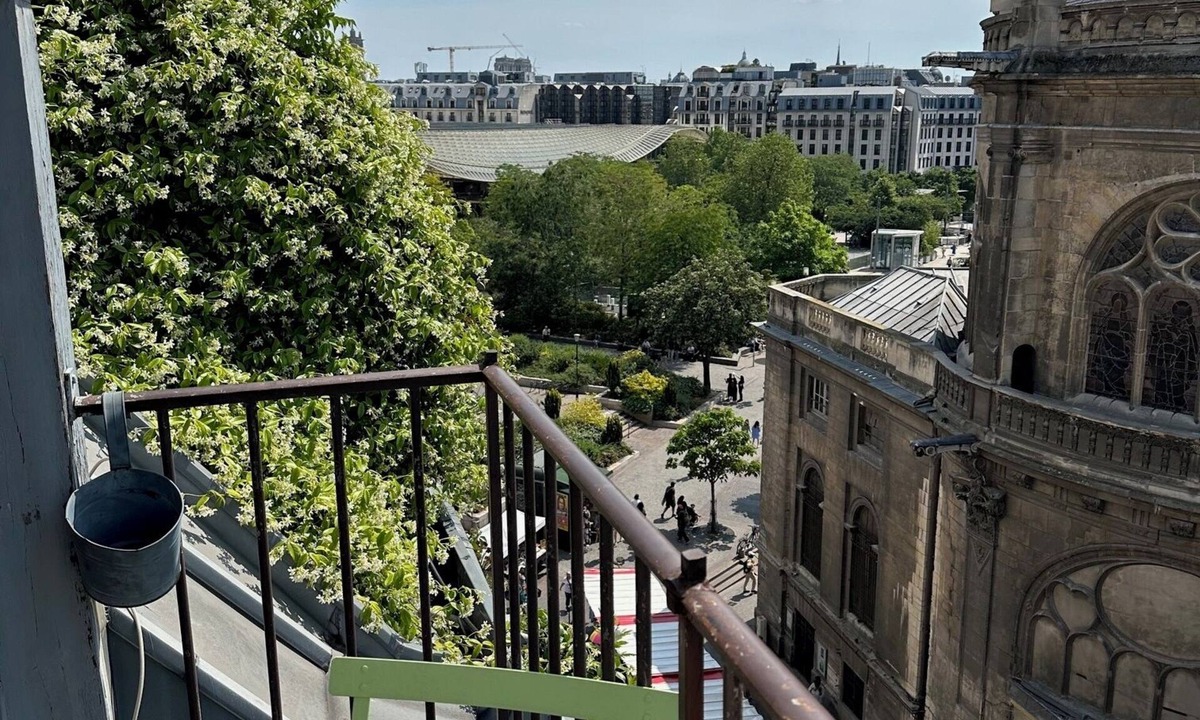 Vivienne Apartment | Elegant suite in the heart of the city with AC, elevator, balcony, and exceptional views