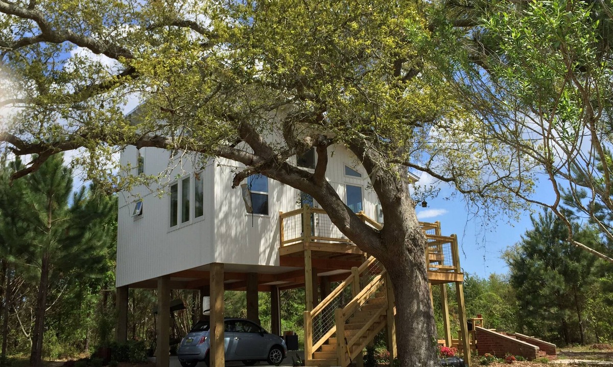 Waveland Cottage | Elevated Retreat in Coastal Pines
