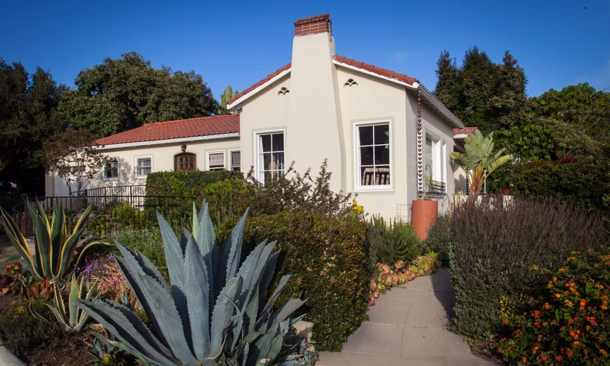 Ventura House | ENCHANTING 1929 VENTURA BEACH TOWN BUNGALOW with a HAPPY VIBE