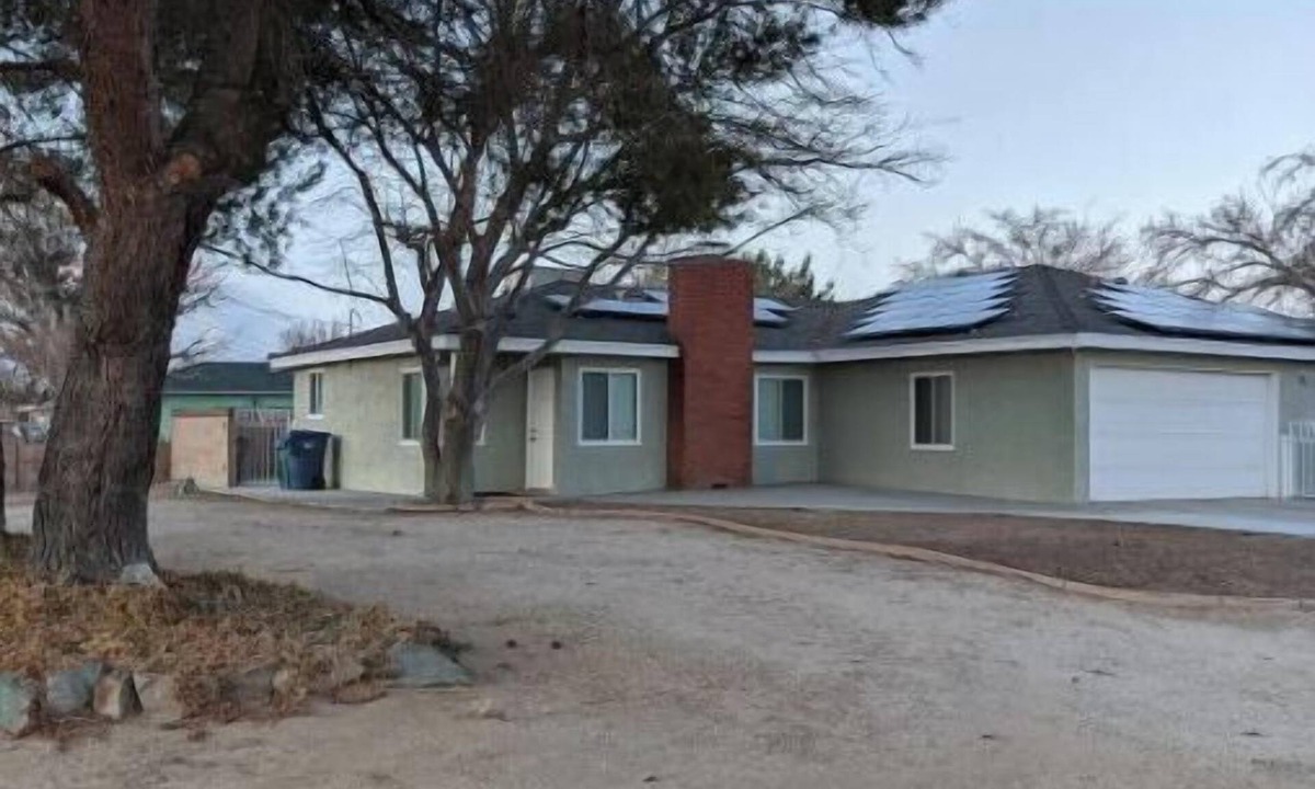 Lancaster House | Entire Clean 2 Bedrm/1 Full Bath/Kitchen/Laundry