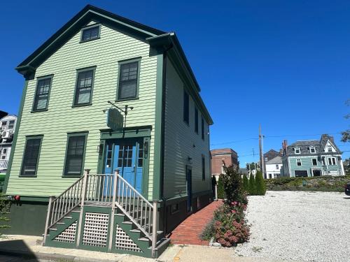 Yachting Village House | Epic Downtown Newport location w Parking