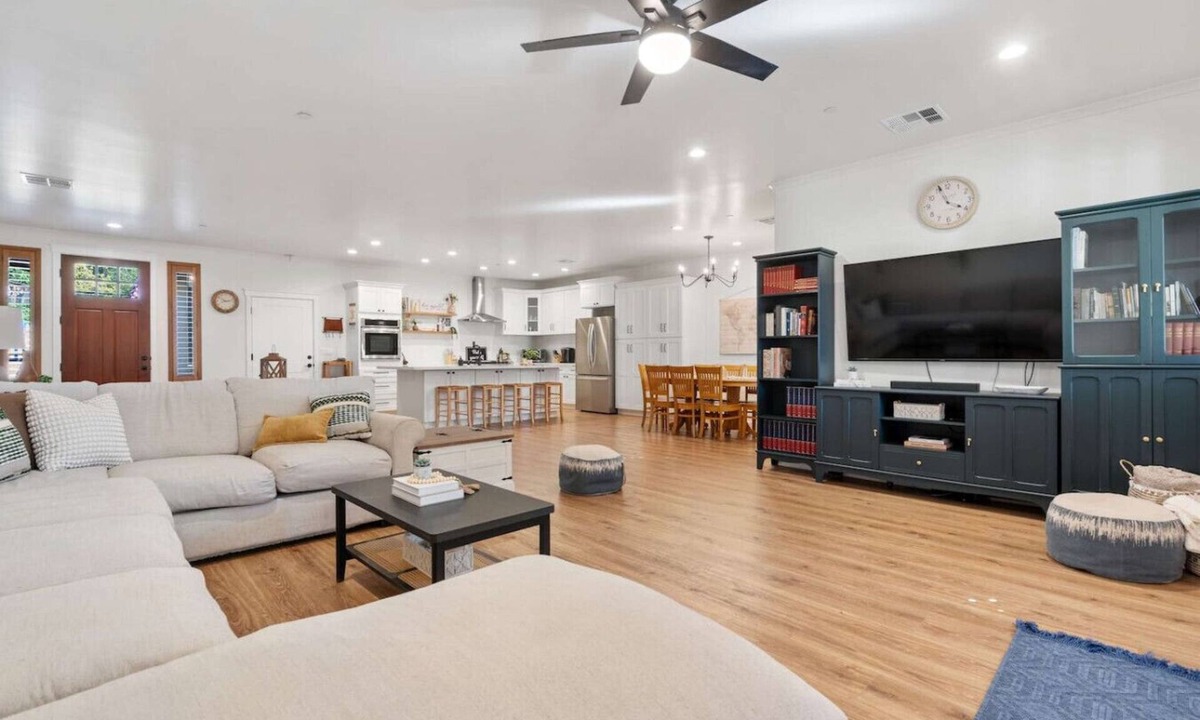 Country Club House | Escondido Oasis | Sleeps 10 + Hot Tub!