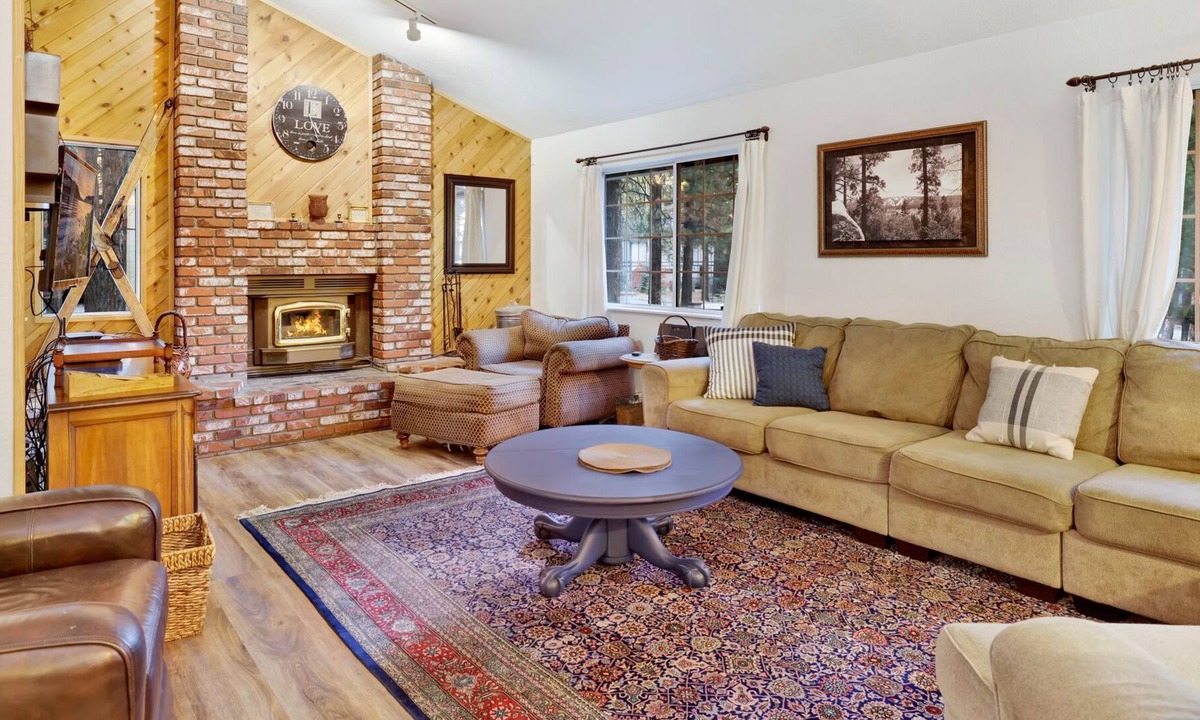 Summit Estates Ski Chalet | Evergreen Estate- Relaxing Family Resort Chalet