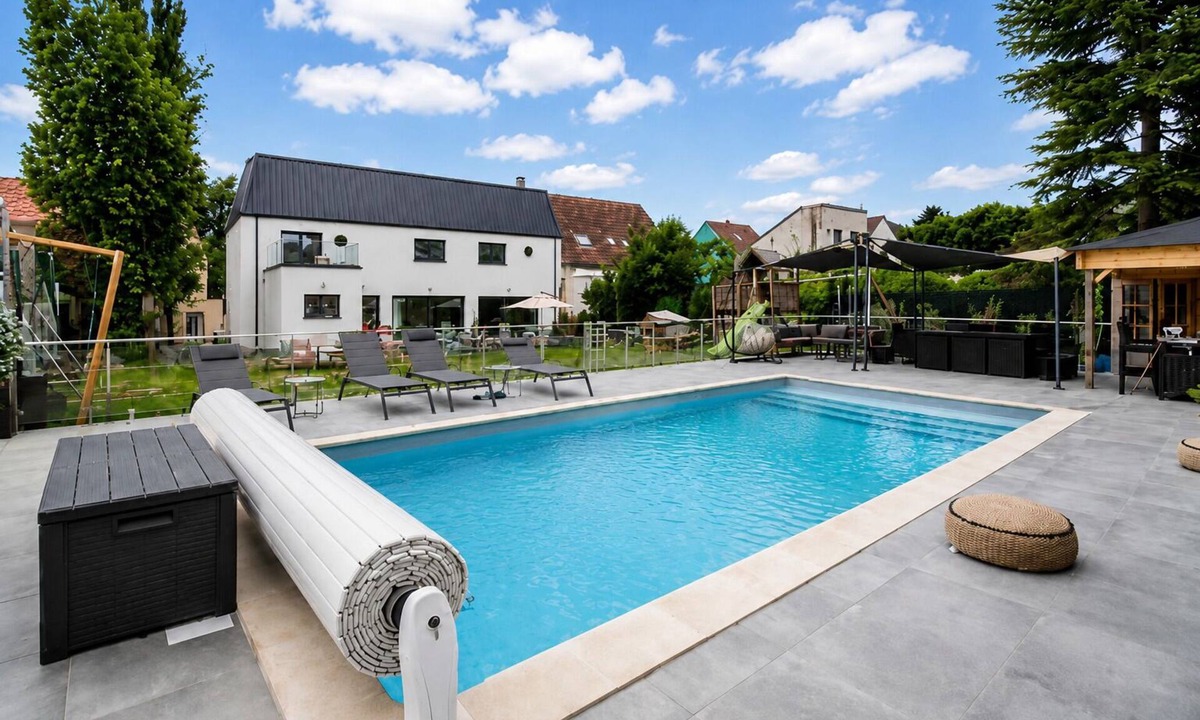 Saint-Brice-sous-Foret Cabin | Exceptional villa with heated pool and garden near Paris