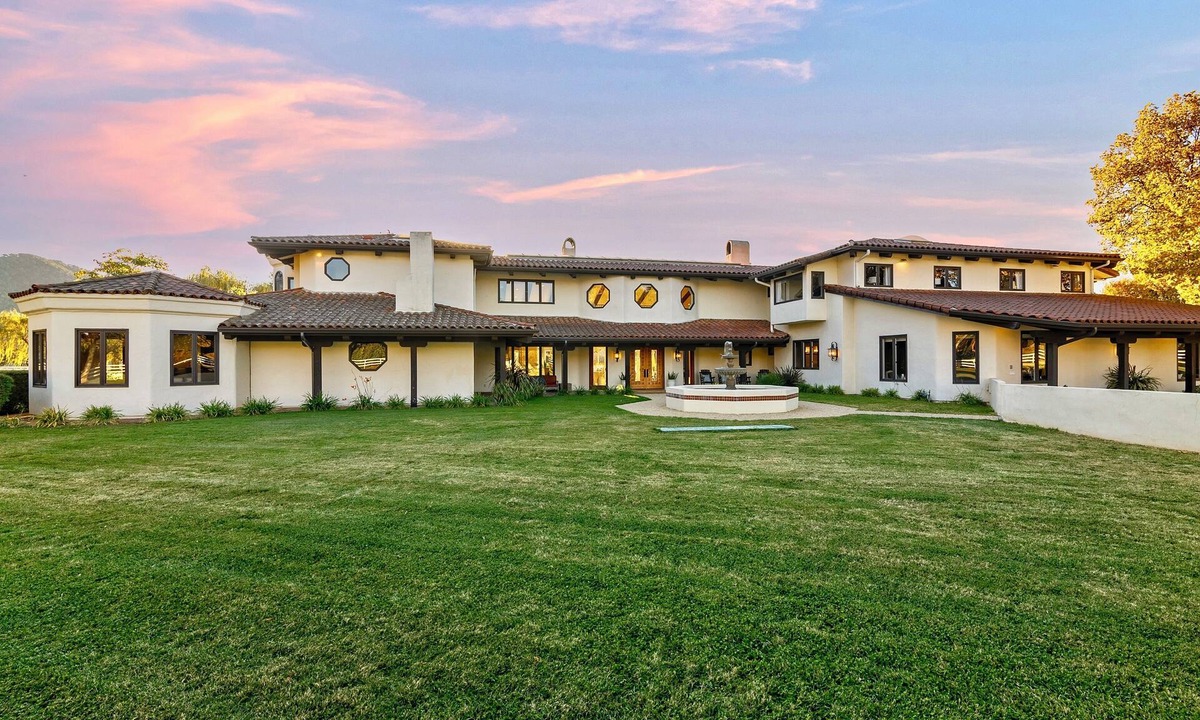 Santa Ynez House | Exclusive Estate - tennis, pickle, pool, grill, firepit, vineyard views!