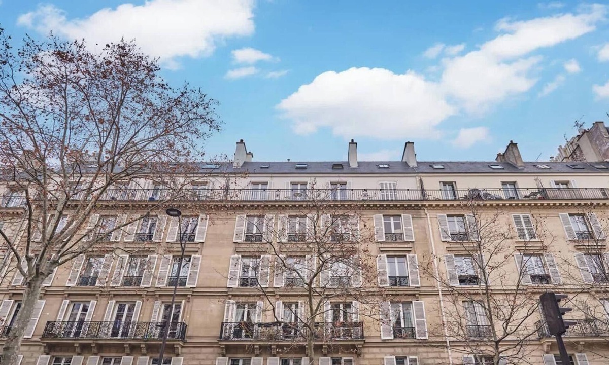 Quartier de la Plaine-de-Monceaux Apartment | EXPERIENCE AUTHENTIC PARISIAN LIVING NEXT TO CHAMPS ELYSEES
