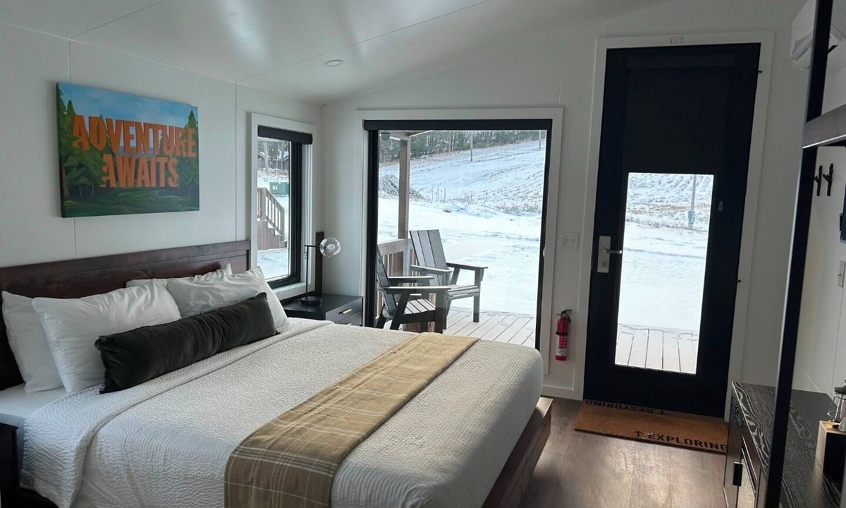 Iron Mountain Hotel | Explore Scenic Overlooks from Charming Ski-in/Ski-out Cabin Near Attractions