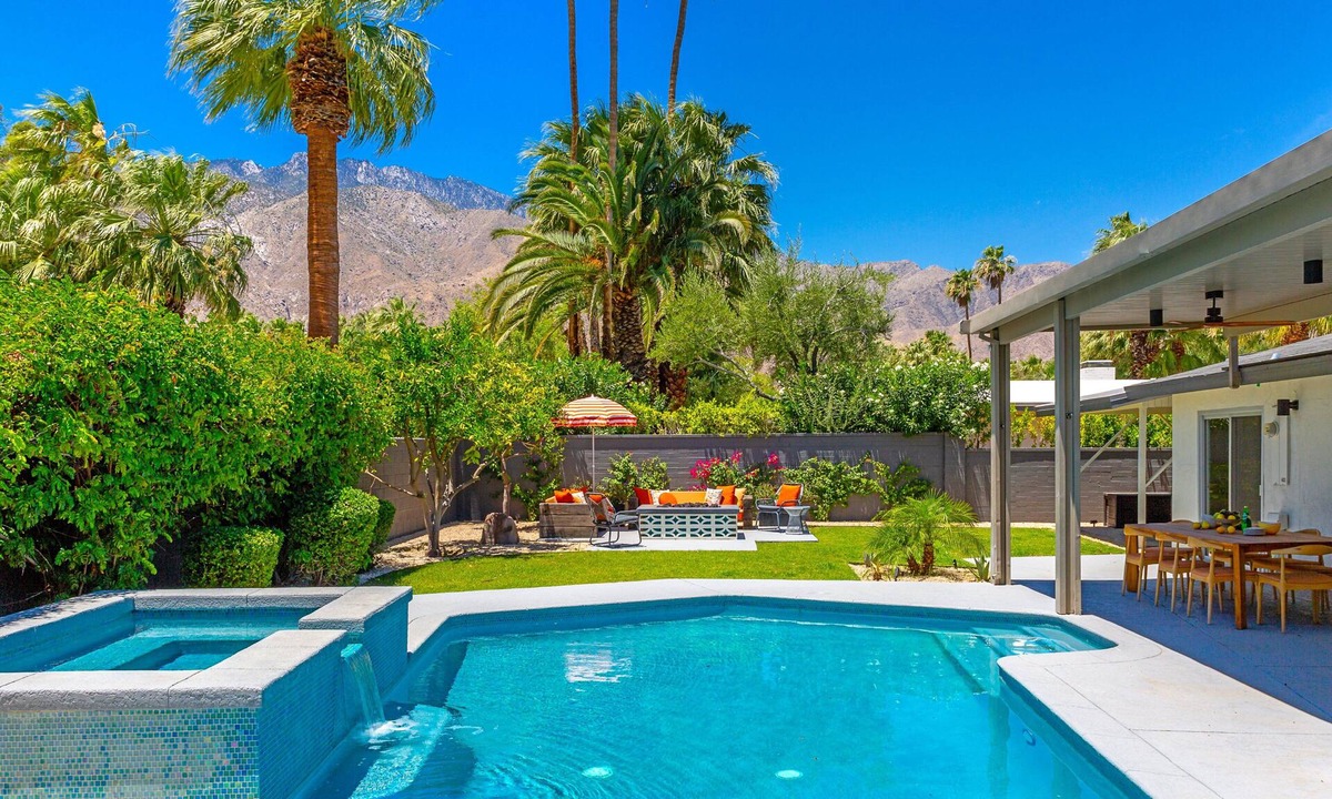 El Mirador House | Fab Four at El Mirador – Midcentury Pool Retreat