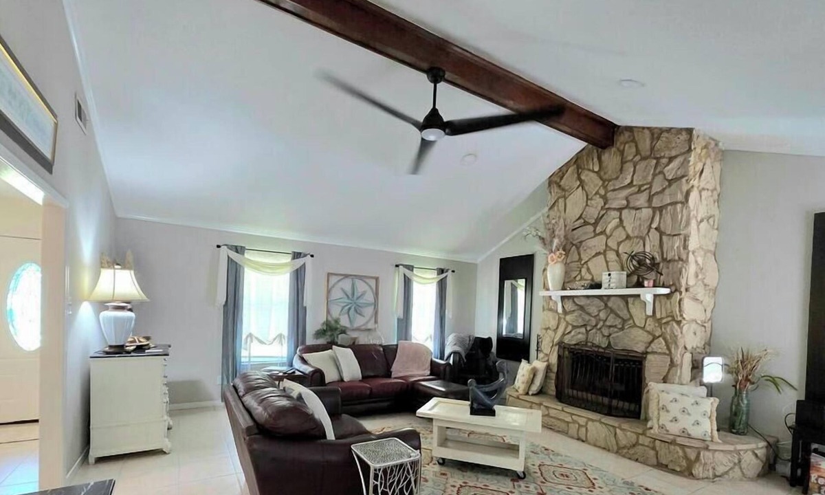 Daphne House | FAIRHOPE, DAPHNE, DOWN TOWN MOBILE & BEACHES! OWNER LOVED, MANAGED, AND CLEANED!