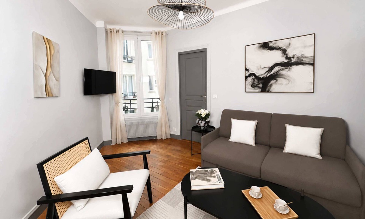 Saint-Lambert Apartment | Family appartment with lift - Eiffel Tower