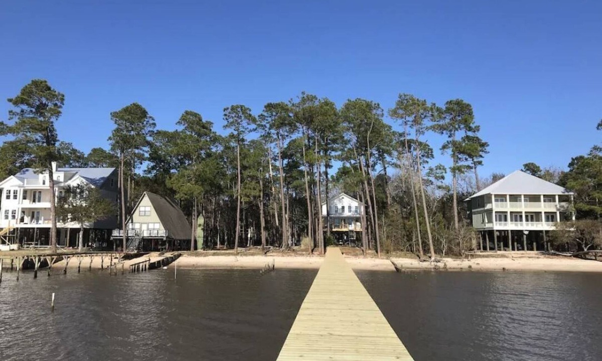 Fairhope House | Family Friendly Cottage With Pier and Beach on Mobile Bay