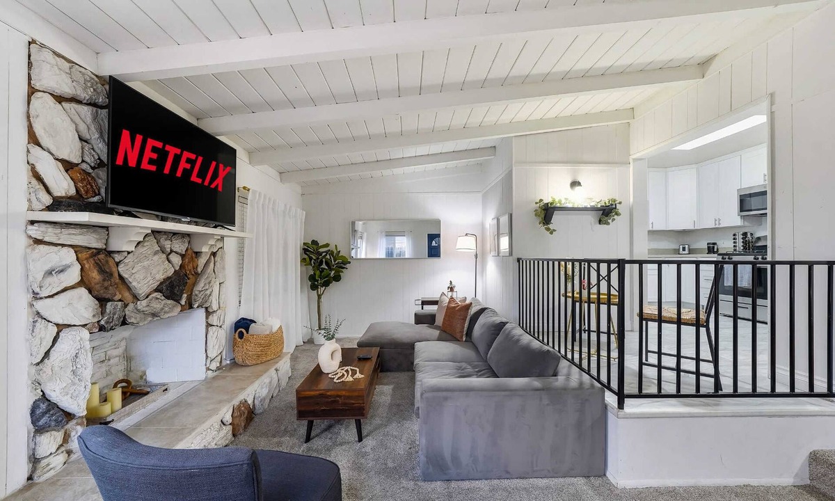 Lincoln Acres House | Family Friendly Modern Home w/Hot Tub + Game Room