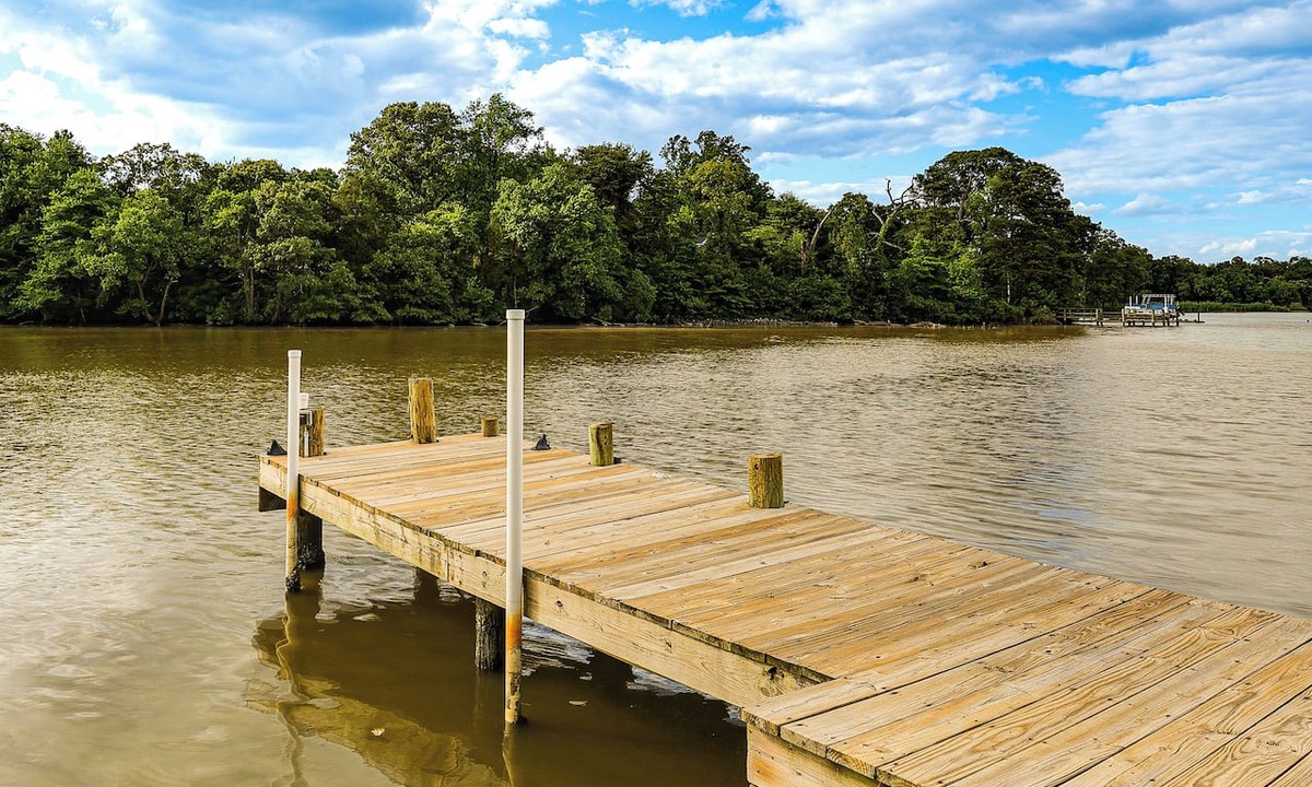 Marley House | Family Fun Awaits! Waterfront Home on Marley Creek