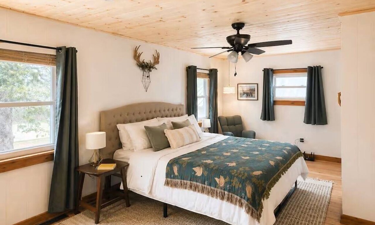 Hayward House | Family fun historic cabin between LCO and Grindstone Lakes