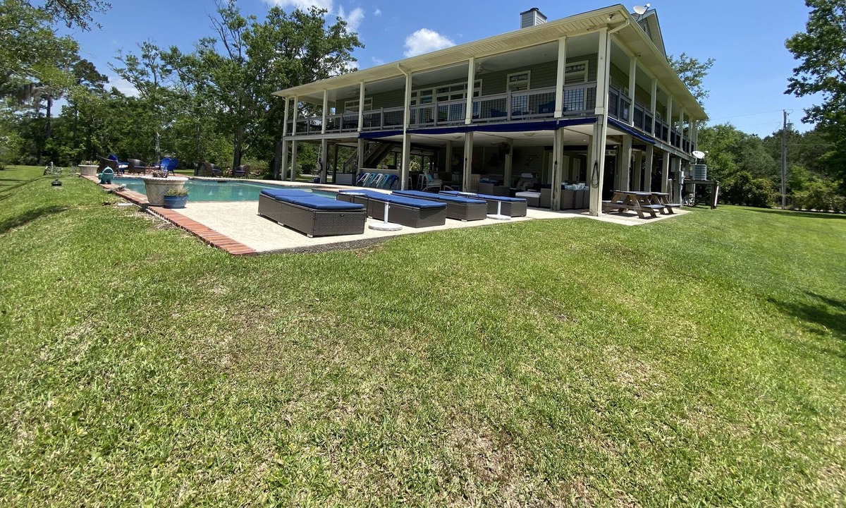 Shoreline Park House | Family Getaway w/ Pool & Dock