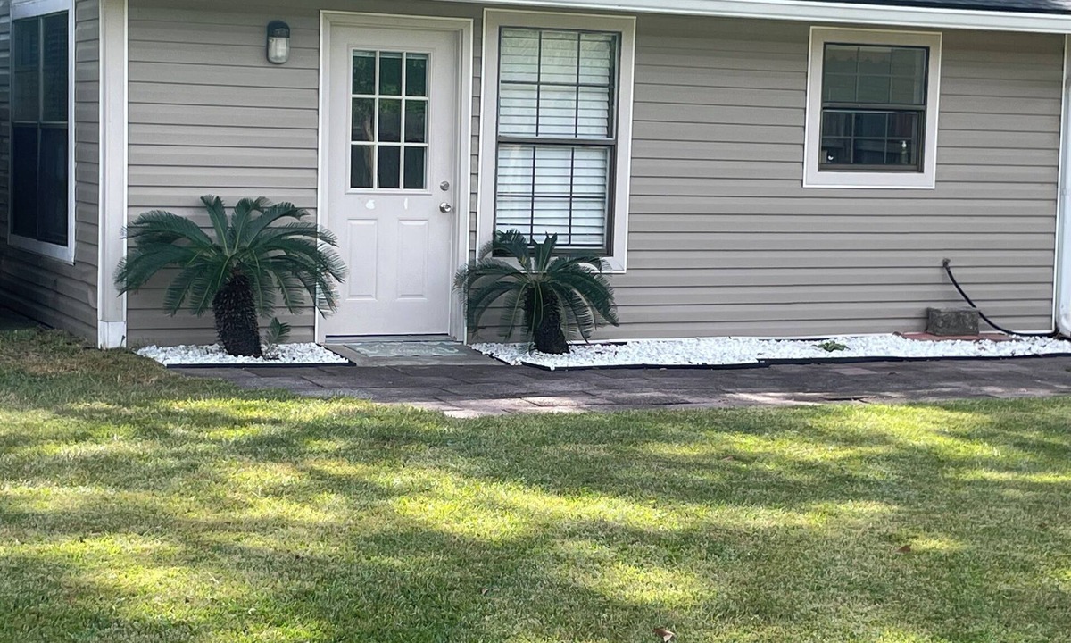 Gulfport Cottage | Fantastic cottage with AC in charming Gulfport. Pet friendly, Location location
