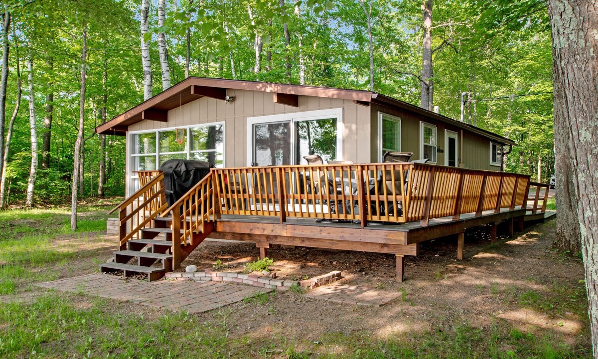 Manitowish Waters House | Fantastic lakefront home with fireplace, fast WiFi, washer/dryer & dog-friendly