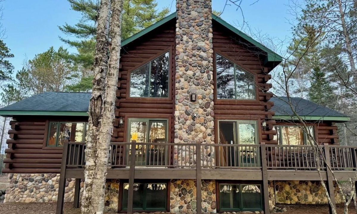 Conover House | FANTASTIC waterfront home-Sleeps 12! Close to trails with WiFi, AC, fireplace!