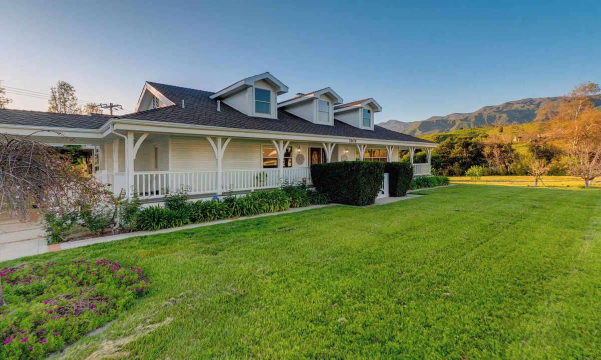 Ojai House | Farmhouse in Ojai with views of the Sacred Topa Topas