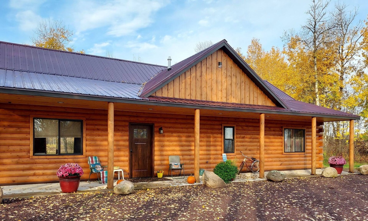 Finlayson House | Finlayson log cabin on 10 acres