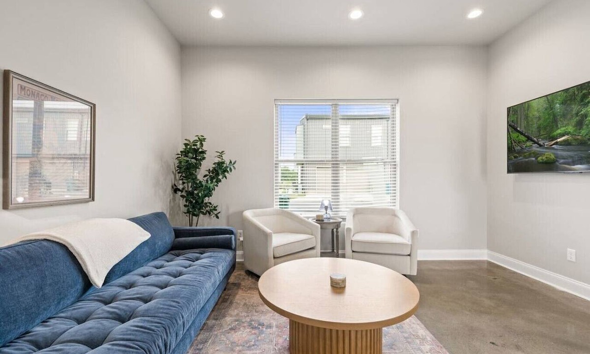 Youngsville House | FireFly House-By SportsComplex-Walk2Food/Shops