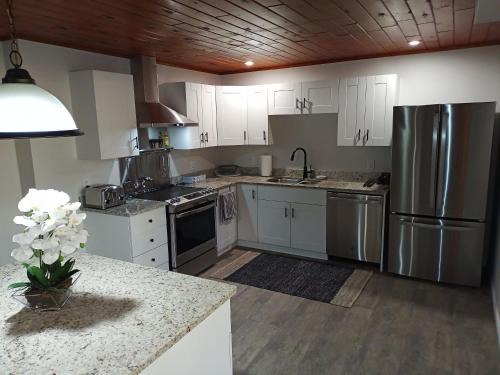 Norland Villa | Fireside - Waterfront Resort Style Executive Cottage