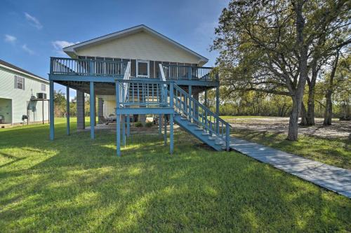 Shoreline Park House | Fish at Canalfront Bay St Louis Home - Dock & Deck