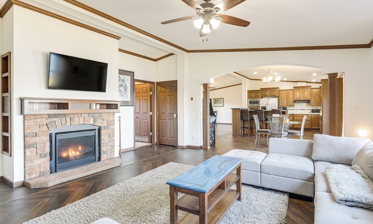 Buffalo House | Fish & Relax Fireside: Mink Lake Retreat!