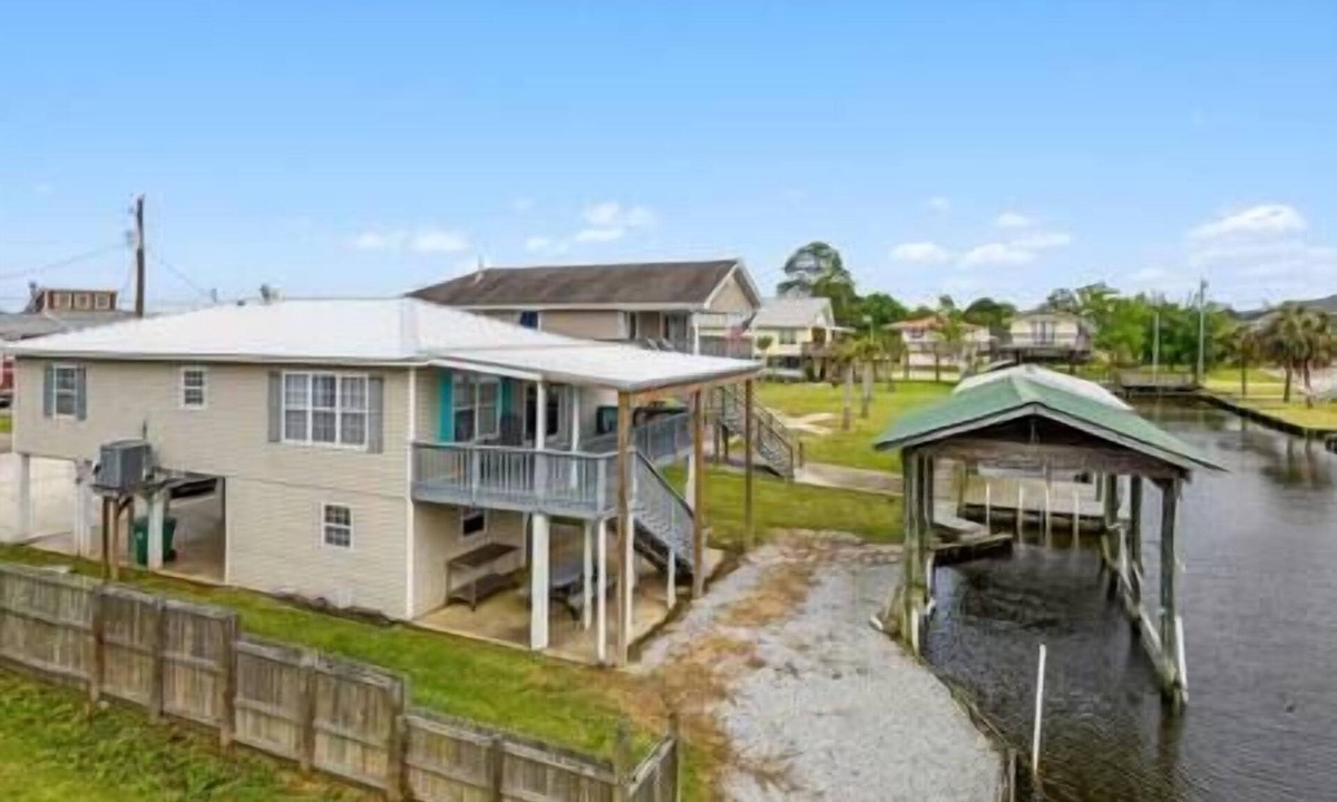 Shoreline Park House | Fleur Da Sea Pet Friendly 2Br 2Ba Waterfront