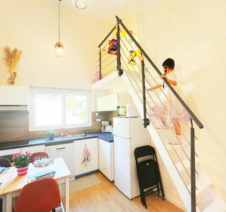 Noisiel Apartment | FLYHOME en mezzanine pour famille - 8 min à pied de Gare - Mi Disney & Paris