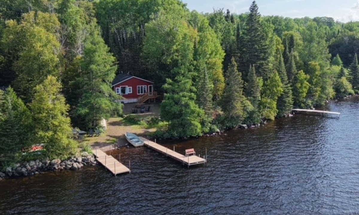 Grand Marais Cabin | Fox Den at Devil Track Lake Cabins - New Listing!