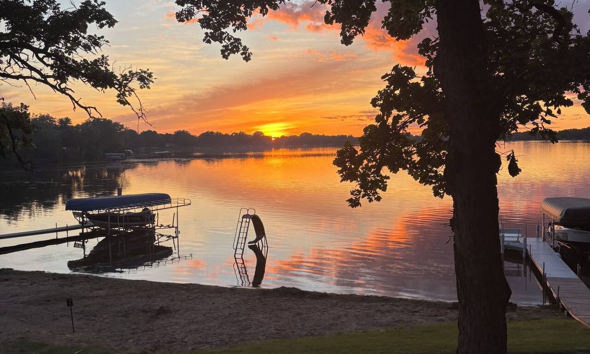 Spicer Cabin | Fresh updates by new owners, family getaway that sleeps 17- 5bedroom 3 bath