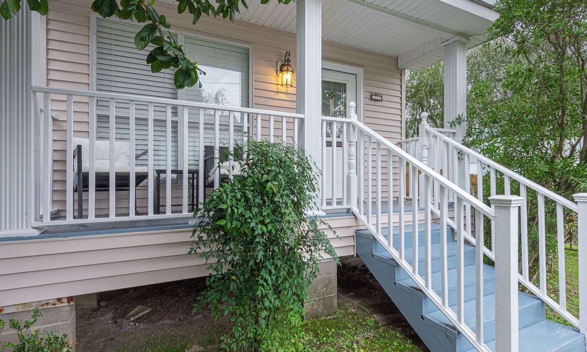 Touro House | Garden District Modern Retro Bungalow- The Wallflower