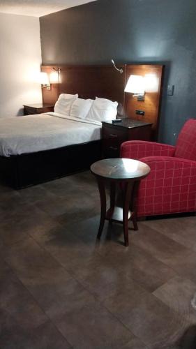Jackson Apartment | Gated King Bed Hotel Room 119
