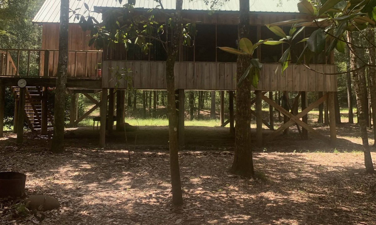 Lucedale Cabin | Go off the beaten path and find "Peace on the River" with family & friends.”