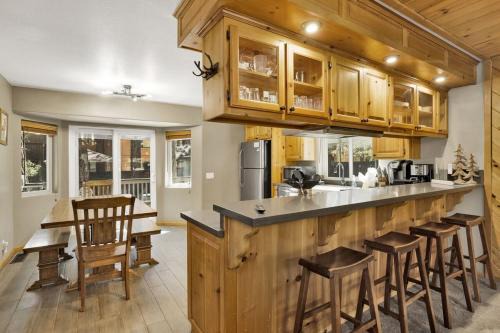 Moonridge House | Golden West Cottage at Snow Summit - Walk to Lifts- Hot Tub- Foosball- Central Retreat-