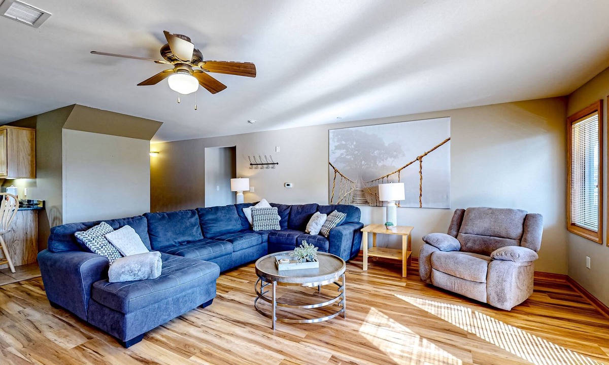 Dellwood Condo | Golf course-front condo with pool, hot tub, dock, tennis, golf, & private beach