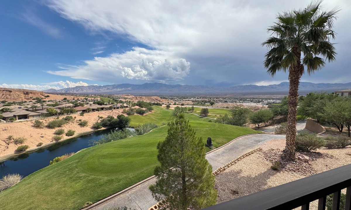 Mesquite House | Golf Course Views | 3 Miles to Sports Complex | 4BR | Free Perks