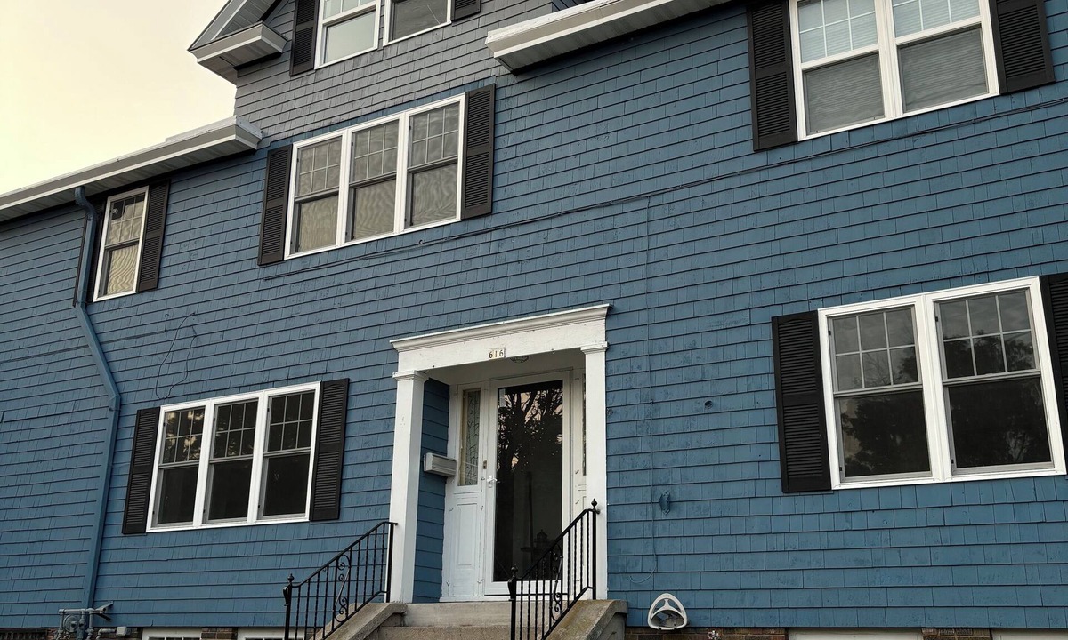 Manitowoc House | Gorgeous 6-bedroom house. Sleeps 14 .3 mile from the beach!