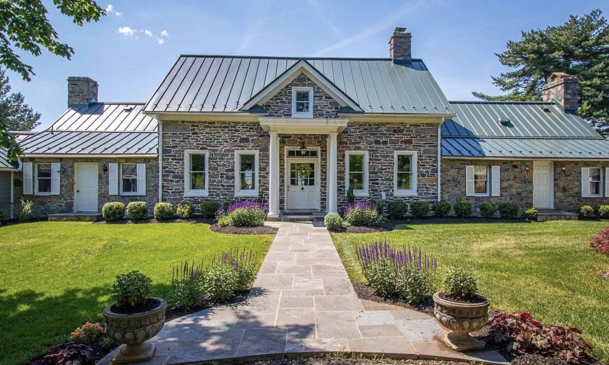 Purcellville House | Gorgeous historic estate property in Virginia's Wine Country