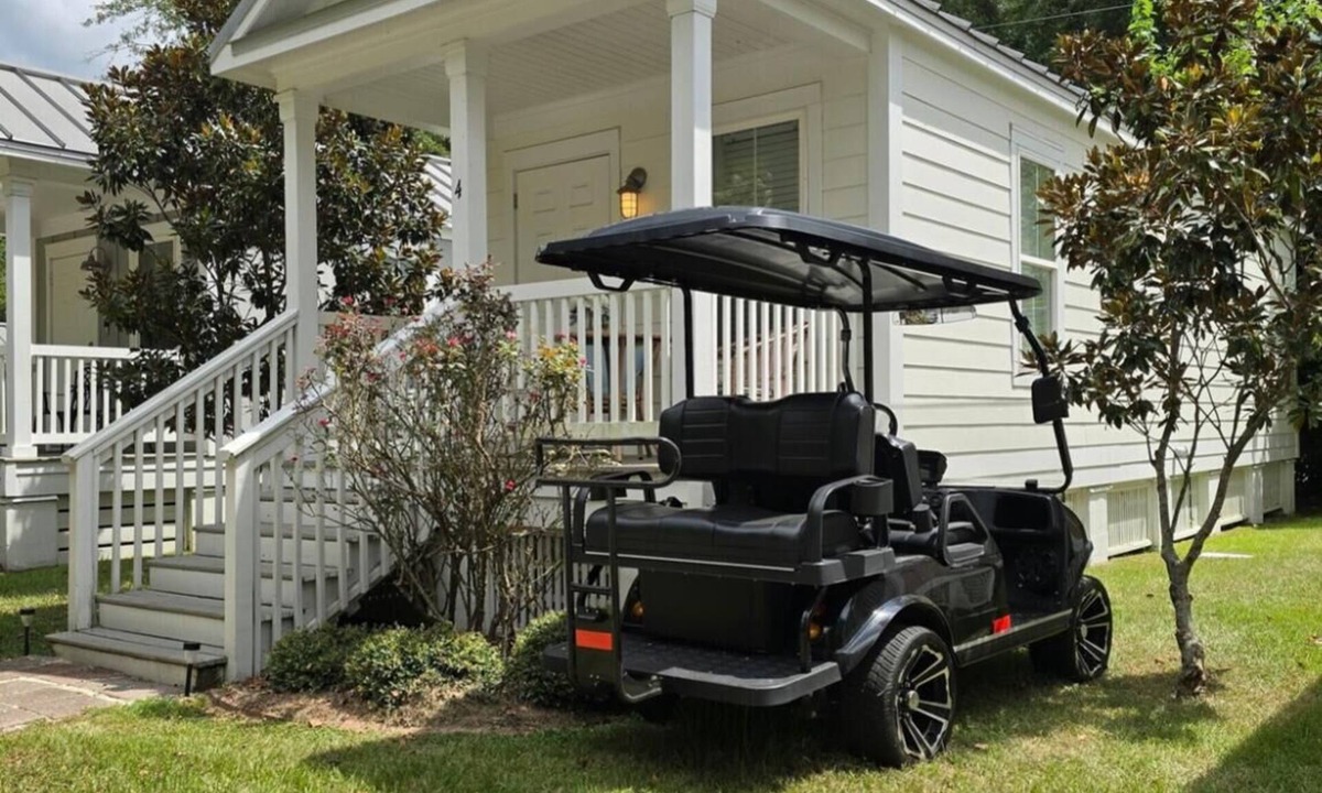 Ocean Springs Cottage | Government St Cottage DT Ocean Springs! Golf cart included!