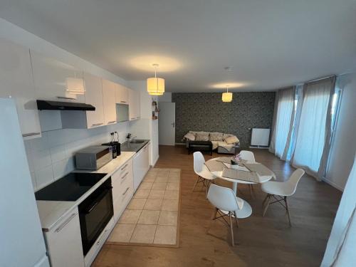 Villemomble Apartment | Grand appartement lumineux avec terrasse 3 chambres proche Paris