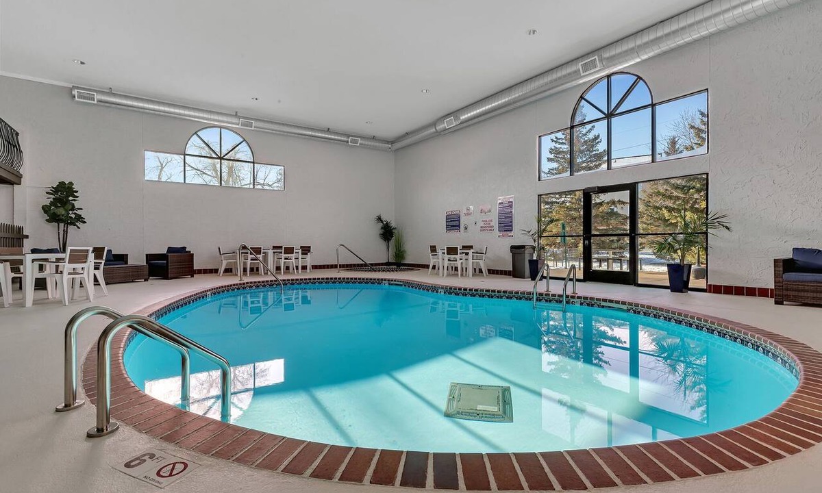 Spicer Hotel | Grandstay Hotel and Suites