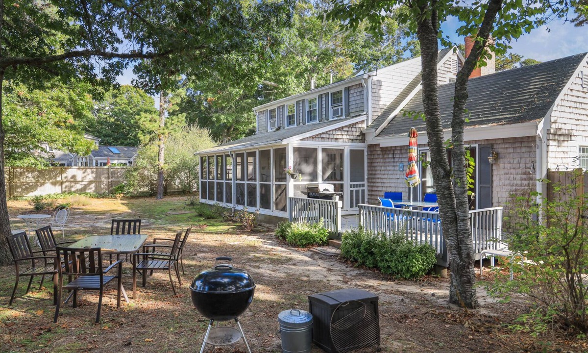 Brewster House | Great Location in Brewster!