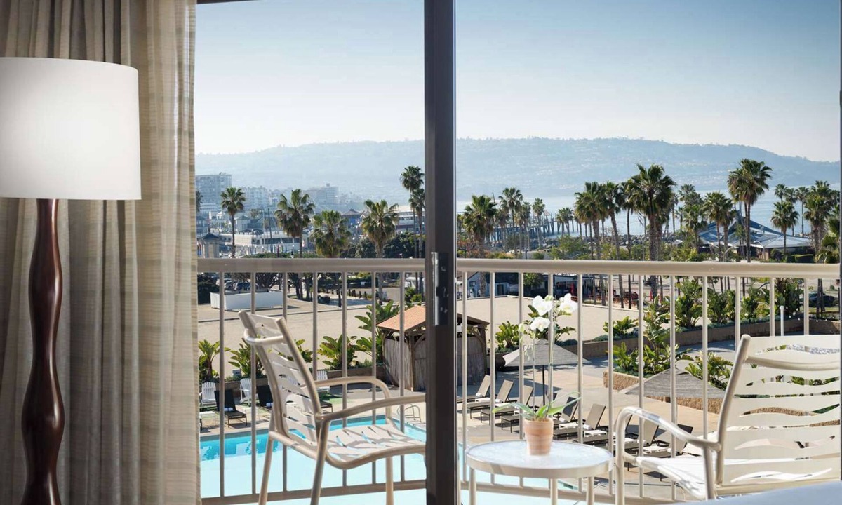 South Redondo Hotel | Great Value! Pet-Friendly Comfort Close to Venice Beach Boardwalk