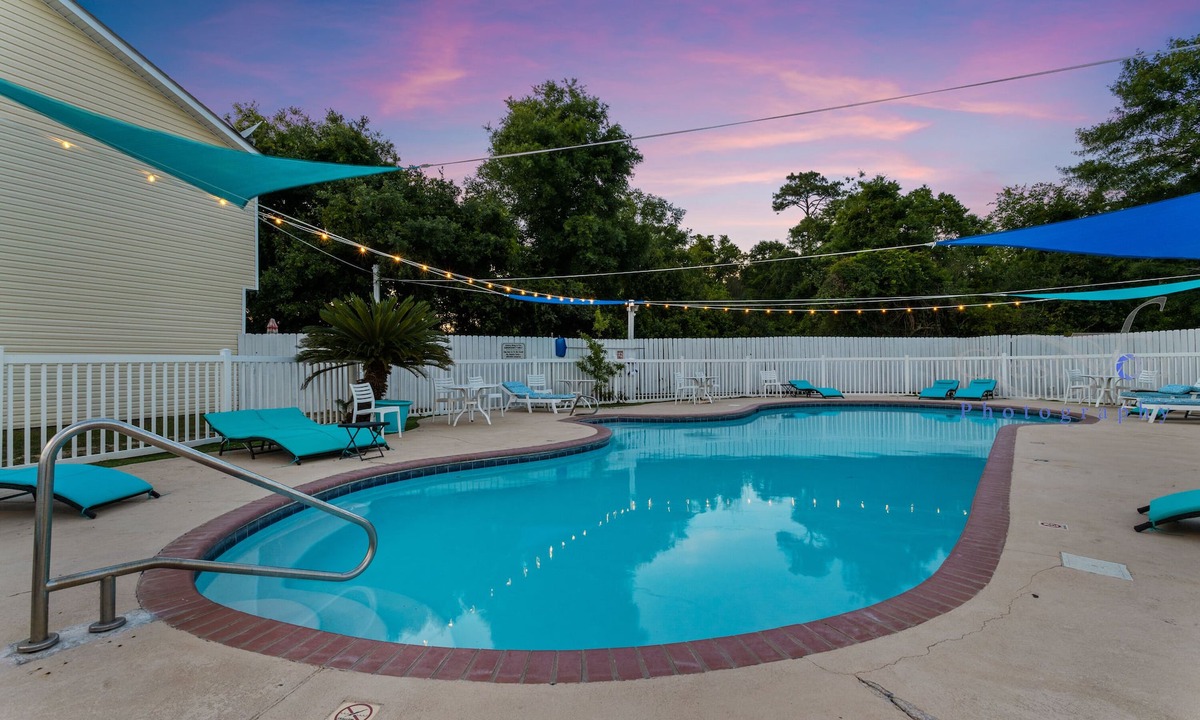 Gulfport House | Green Beach House, Ping Pong, Sleep 8, Swimming Pool, Gated,Casinos