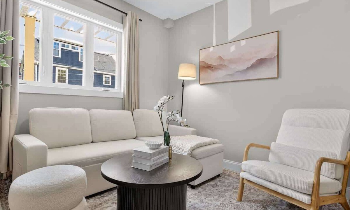 Somerville Apartment | Ground Floor LUX | Yard Parking BBQ Game | Near T